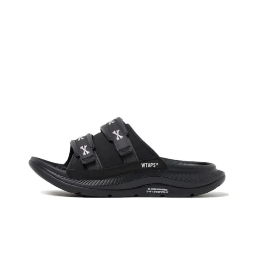WTAPS × HOKA ONE ONE ORA Luxe 일자 슬리퍼 블랙 화이트 1155398-JLC