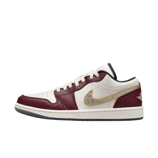 에어 조던 1 로우 SE 우먼스 이어 오브 더 드래곤 세일 다크 팀 레드 FJ5735-100